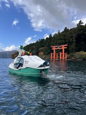 Hakone Shrine by null