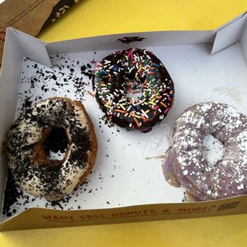 Duck Donuts - Blueberry Pancake, oreo peanut butter, chocolate sprinkles - Donuts Near Me - Las Vegas, Nevada Duck Donuts - Blueberry Pancake, oreo peanut butter, chocolate sprinkles - Donuts Near Me - Las Vegas, Nevada