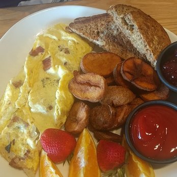Moxies - Breakfast bacon and cheese omelette with potatoes - Lounges Near Me - Plano, Texas Moxies - Breakfast bacon and cheese omelette with potatoes - Lounges Near Me - Plano, Texas