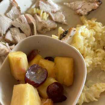 Flower Child - Kids meal with chicken, Gluten - Free Mac & Cheese and Fresh Fruit - New American Near Me - Scottsdale, Arizona Flower Child - Kids meal with chicken, Gluten - Free Mac & Cheese and Fresh Fruit - New American Near Me - Scottsdale, Arizona