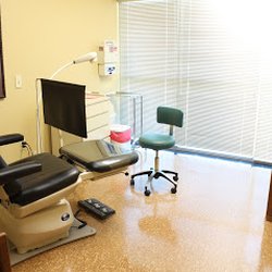 Fernando Fernandez, DPM - Advanced Foot Care - Patient Room 1