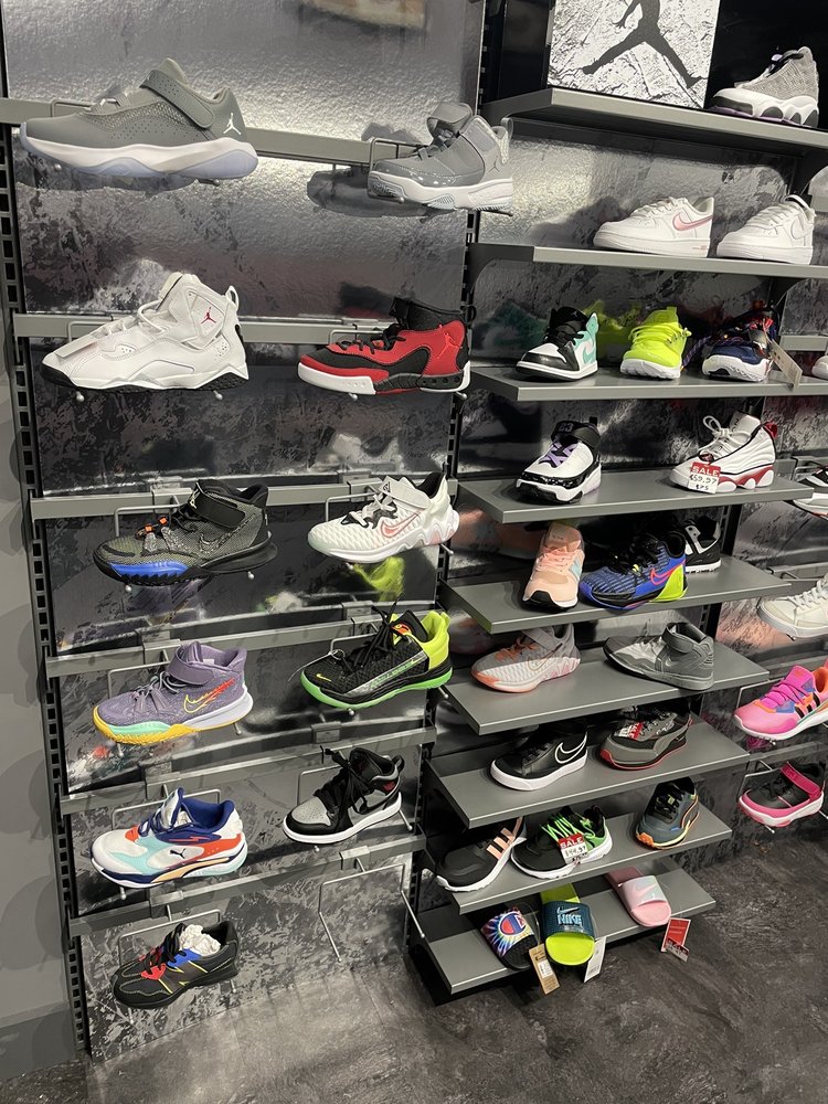 HIBBETT Updated September 2024 17 Photos & 17 Reviews 133 Plaza