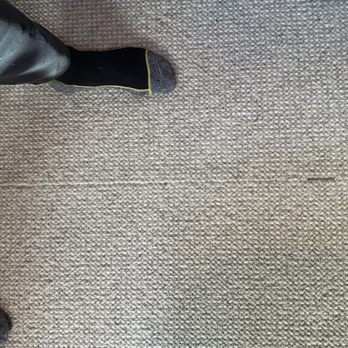 Advanced Flooring & Design - Here is the seam, highly visible, right down the center of the room. - Carpeting Near Me - Poulsbo, Washington Advanced Flooring & Design - Here is the seam, highly visible, right down the center of the room. - Carpeting Near Me - Poulsbo, Washington