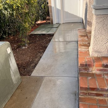 Damian Landscaping - Cement path - Masonry/Concrete Near Me Damian Landscaping - Cement path - Masonry/Concrete Near Me