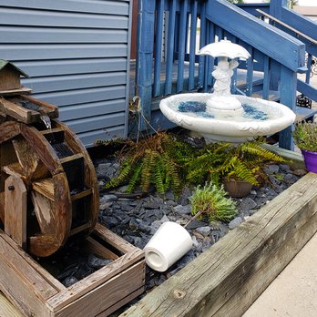 Bobby's Barrel - Customer entrance (plants need attention!) - American Near Me - Volo, Illinois
