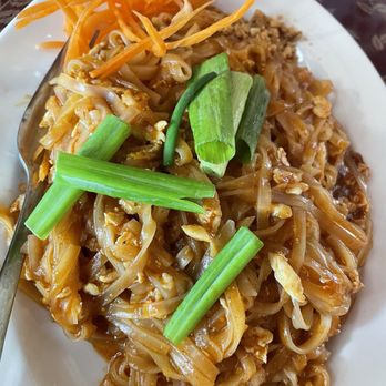 Siam Cuisine - chicken pad thai no bean sprouts - Thai Near Me - Truckee, California Siam Cuisine - chicken pad thai no bean sprouts - Thai Near Me - Truckee, California