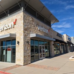 Verizon - Verizon Authorized Retailer - R Wireless
2921 State Highway 121, Ste 100, Euless, TX 76039, United States