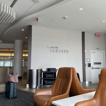 Delta Sky Club Gate A18 - Seating area - Airport Lounges Near Me - Boston, Massachusetts