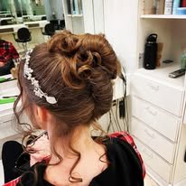 Antons Salon by null