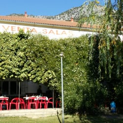 Venta Salas - Frente del restaurante con terraza