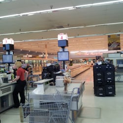 Ingle's Market No 115 - Nice wide aisles and friendly service.