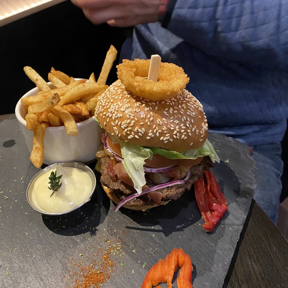 Bistro 1640 - Yummy burger - French Near Me - Quebec City, Quebec Bistro 1640 - Yummy burger - French Near Me - Quebec City, Quebec