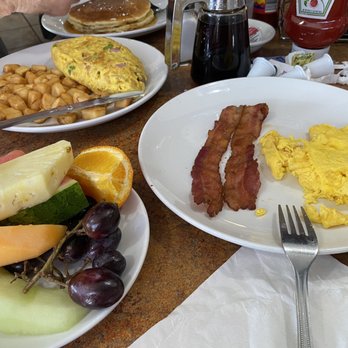 Maple House Café - Eggs, bacon, pancakes, diced potatoes, Denver omelette & fresh fruit. - Breakfast & Brunch Near Me - Mokena, Illinois