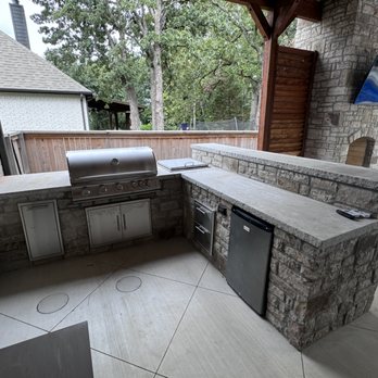Everything Outdoors of Tulsa - Outdoor kitchen installation in Broken Arrow, Oklahoma. - Landscaping Near Me Everything Outdoors of Tulsa - Outdoor kitchen installation in Broken Arrow, Oklahoma. - Landscaping Near Me