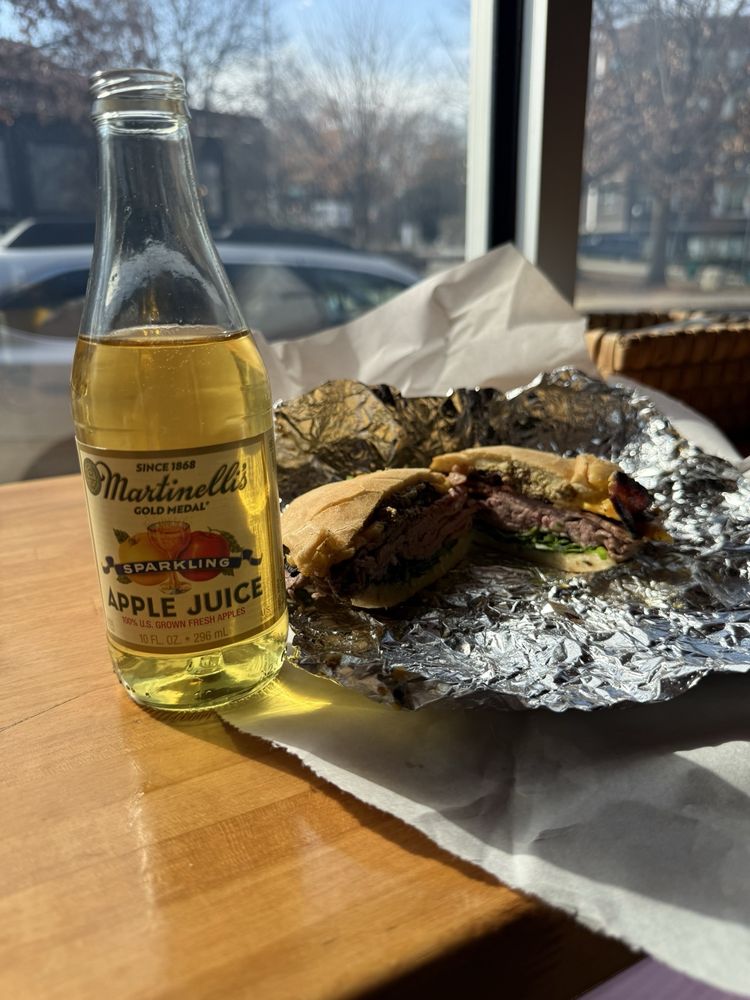 Kelly’s Market & Deli