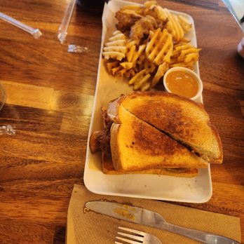 Treylor Park - Hitch - Apple pie chicken sandwich - New American Near Me - Savannah, Georgia Treylor Park - Hitch - Apple pie chicken sandwich - New American Near Me - Savannah, Georgia