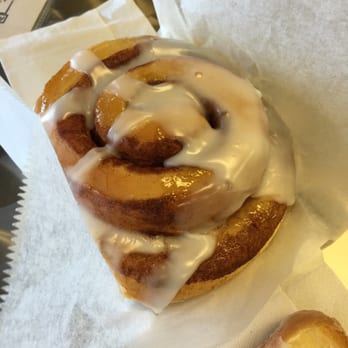 Dee's Donuts - Cinnamon bun - Donuts Near Me - Las Vegas, Nevada