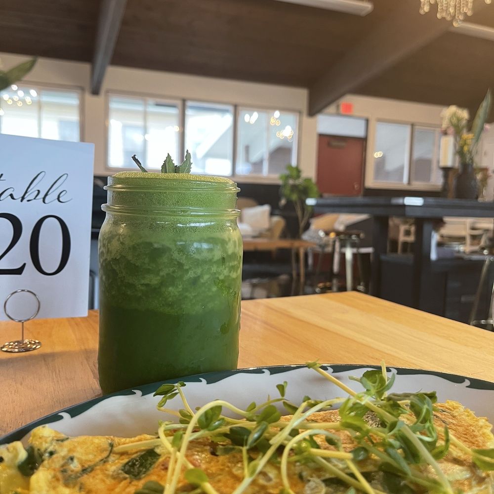 Spinach omelette and detox juice Spinach omelette and detox juice