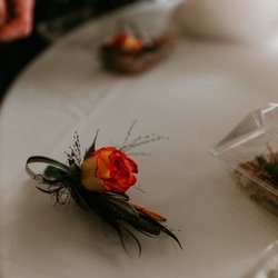 Gift Box Floral & Garden - Boutonniere