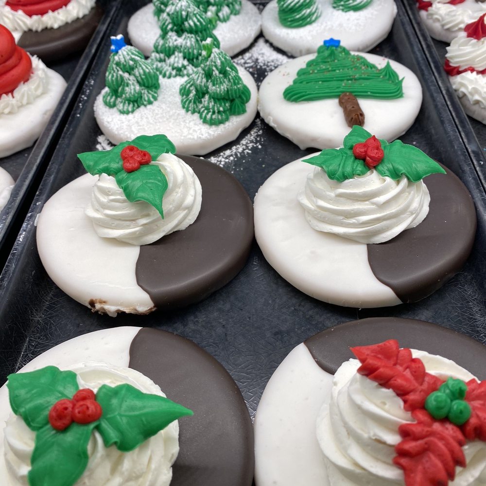 Giant - a tray of decorated christmas cookies - Bakeries Near Me - Leesburg, Virginia Giant - a tray of decorated christmas cookies - Bakeries Near Me - Leesburg, Virginia