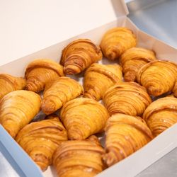 Le Petit Four Bakery - Mini Croissant box
