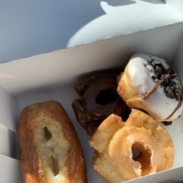 Buttermilk bar, old fashioned, chocolate frosted old fashioned, and Oreo donuts! Buttermilk bar, old fashioned, chocolate frosted old fashioned, and Oreo donuts!