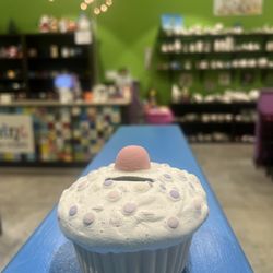 uPaint Pottery Studio - Cupcake bank: Because saving money should be just as sweet as spending it  :D