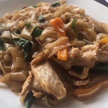 Thai Cuisine - Chicken drunken noodles - Thai Near Me - Kingsport, Tennessee Thai Cuisine - Chicken drunken noodles - Thai Near Me - Kingsport, Tennessee