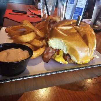 Tommy's Tavern + Tap - HICKORY BACON BBQ BURGER - American Near Me - Edison, New Jersey Tommy's Tavern + Tap - HICKORY BACON BBQ BURGER - American Near Me - Edison, New Jersey