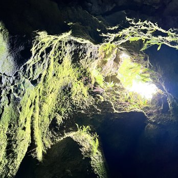 Ape Cave - Ape Cave upper tube skylight, the one piece of natural light until the end. - Hiking Near Me Ape Cave - Ape Cave upper tube skylight, the one piece of natural light until the end. - Hiking Near Me