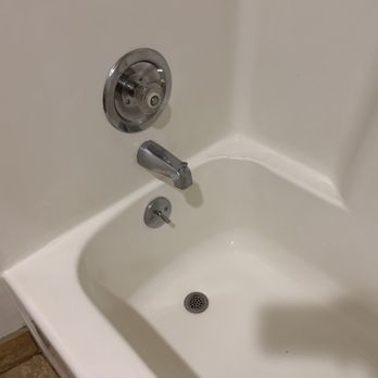 La Quinta Inn by Wyndham Bend - This fiberglass tub/shower belongs in a cheap motel or apartment, not a Wyndham. - Hotels Near Me - Bend, Oregon La Quinta Inn by Wyndham Bend - This fiberglass tub/shower belongs in a cheap motel or apartment, not a Wyndham. - Hotels Near Me - Bend, Oregon