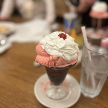 Zaharakos - Peppermint Ice Cream - Ice Cream & Frozen Yogurt Near Me - Columbus, Indiana