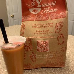 Yummy House - Take out bag with Thai milk boba tea (black)