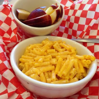 Ruby's Diner - Kids mac n cheese w/apple slices - American Near Me - Carlsbad, California Ruby's Diner - Kids mac n cheese w/apple slices - American Near Me - Carlsbad, California