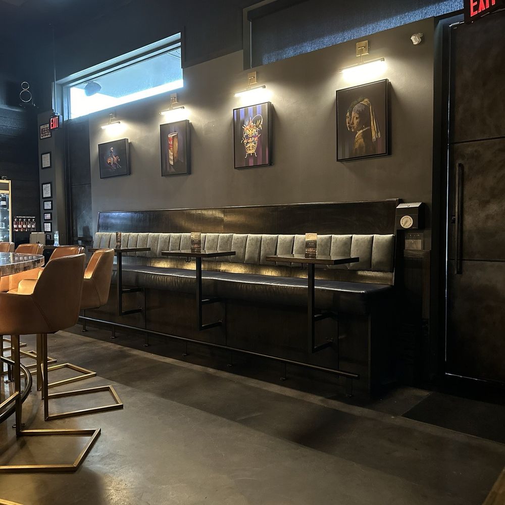Blackland Distillery - Lobby/ bar - Cocktail Bars Near Me - Fort Worth, Texas
