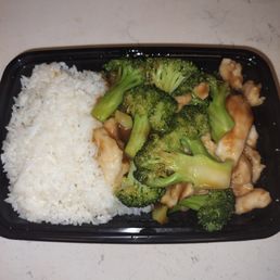 Deeeeelicious Chicken and Broccoli. Fresh and Chunky Chicken. Deeeeelicious Chicken and Broccoli. Fresh and Chunky Chicken.
