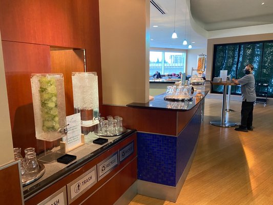 The Club SEA - Concourse A by null