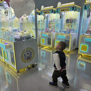 Catching Ducks - This kid is in love - Arcades Near Me - Las Vegas, Nevada