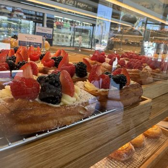 Paris Baguette - Bakeries Near Me - Glendale, California Paris Baguette - Bakeries Near Me - Glendale, California