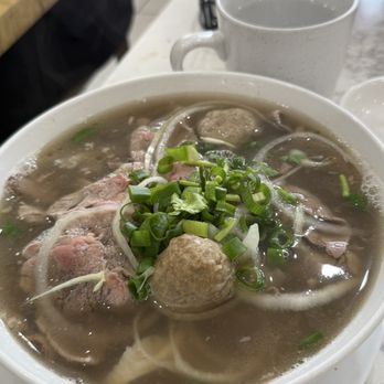 Pho Que Huong - Combination pho (large) - Vietnamese Near Me - Honolulu, Hawaii