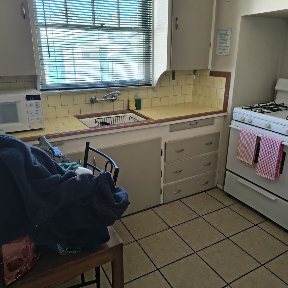 Bishop Village Motel - Kitchen - Hotels Near Me - Bishop, California Bishop Village Motel - Kitchen - Hotels Near Me - Bishop, California