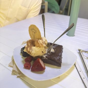 Gelato&Co - Brownie topped with tiramisu gelato - Gelato Near Me - Delray Beach, Florida Gelato&Co - Brownie topped with tiramisu gelato - Gelato Near Me - Delray Beach, Florida