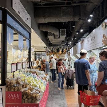 Eataly Boston - Pizza Near Me - Boston, Massachusetts Eataly Boston - Pizza Near Me - Boston, Massachusetts