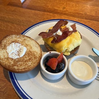 Hudson House - Bacon, egg, avocado sandwich. - Seafood Near Me - Addison, Texas