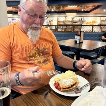 Lucille's American Cafe - Hubby loves the cherry pie! - American Near Me - Winter Haven, Florida
