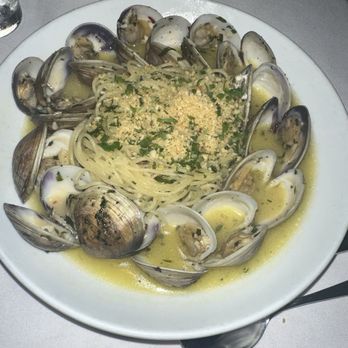 Craig's - Linguini With Clams - American Near Me - West Hollywood, California Craig's - Linguini With Clams - American Near Me - West Hollywood, California