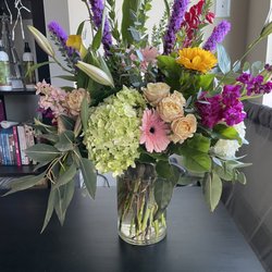 Blooms of Dunwoody - Other side of arrangement design.
