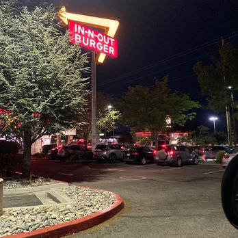 In-N-Out Burger - From Drive thru line - Burgers Near Me - Reno, Nevada