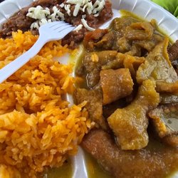 Combo plate - chicharrón en salsa verde.