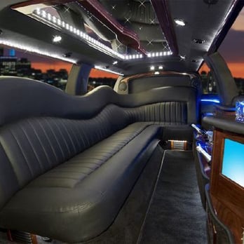 Luxxor Limousines - 10 Passenger Lincoln Town Car Interior - Limos Near Me - Des Moines, Iowa Luxxor Limousines - 10 Passenger Lincoln Town Car Interior - Limos Near Me - Des Moines, Iowa